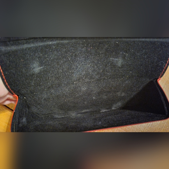 ✨️ FREE ✨️ GUESS Eyeglass Case | Red Sunglasses Case - Picture 2 of 4